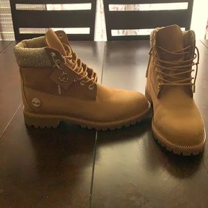 I’m selling a men size 12 Jimmy Choo Timberlands
